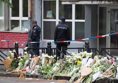 Elevul care a comis atacul din Belgrad a fost dus de tatăl lui la poligonul de trageri de la 12 ani. Ce a spus bărbatul la audieri