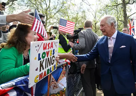 Regele Charles, baie de mulțime cu o zi înainte de încoronare. Prințul William și Kate au participat și ei