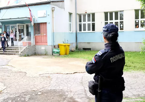 Amenințări cu bombă în 115 școli din Serbia, la două săptămâni după masacrul de la Belgrad