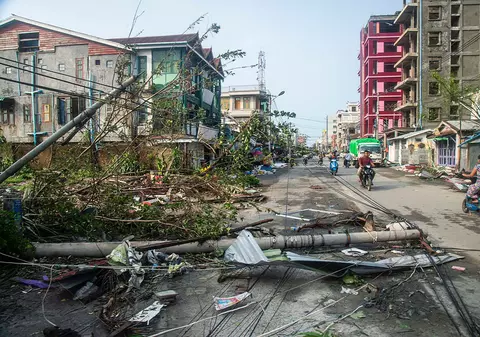 Ciclonul Mocha a distrus liniile de comuncație din zonele de coastă ale Myanmarului. Cel puțin trei oameni au murit