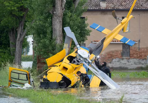 Elicopter prăbușit în nordul Italiei, în timpul unei misiuni în zonele afectate de inundații. Patru persoane au fost rănite