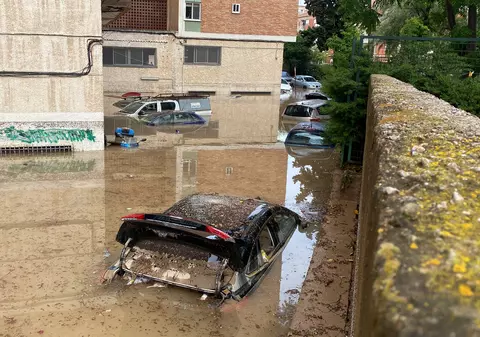 Inundații pe coasta mediteraneană a Spaniei. Imagini dramatice din Murcia, cu apele care iau un cărucior cu tot cu copil