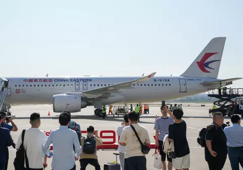 Primul avion de linie al Chinei, C919, a efectuat zborul comercial inaugural. Aeronava este menită să concureze cu modelele Boeing și Airbus