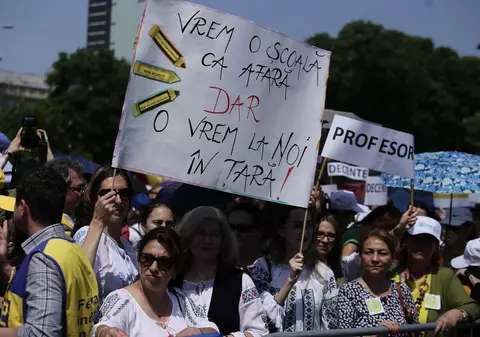 Profesorii care nu au vrut ca greva să fie suspendată, revoltați pe sindicate și pe Guvern. „Am stat în grevă 3 săptămâni degeaba, nu am obținut nimic”