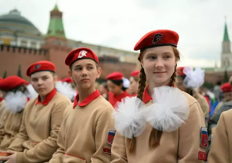 Efectul propagandei Kremlinului: o nouă generație de ruși glorifică războiul, moartea și pe Vladimir Putin, scrie un istoric canadian