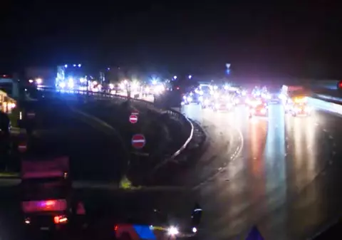 Timp de 20 de minute, aproape 40 de mașini au trecut peste un turist român de 92 de ani, pe o autostradă de la marginea Budapestei