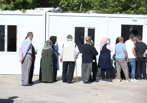 Vot în containere în zonele afectate de cutremurul din februarie, în Turcia. „Sunt alegeri triste, dar e totuși o datorie civică”