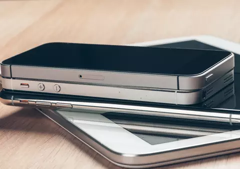 Oficialii de la Kremlin continuă să folosească telefoane iPhone, în ciuda avertismentelor FSB privind "operațiunile de supraveghere" ale serviciilor secrete americane