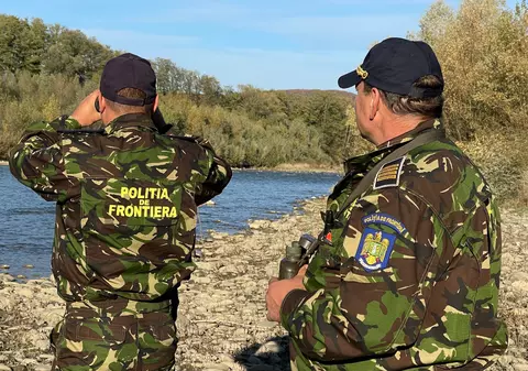 „Când bărbații trec râul aici, sunt reci, uzi și speriați”. Mii de dezertori ucraineni își riscă viața ca să ajungă în România, potrivit unui reportaj BBC