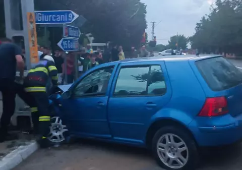 Accident tragic în Vaslui: un copil de 4 ani a murit lovit de forța airbagului după impact. Stătea pe scaunul din față, lângă tatăl său