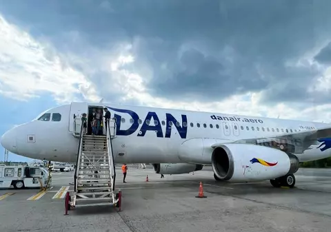 Cursă de pe noul aeroport din Brașov spre Londra, întârziată șase ore, după ce aeronava  Dan Air a lovit un stol de păsări. Precizările companiei