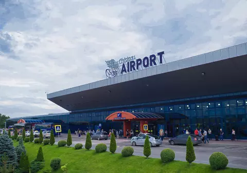 Bărbatul care a împușcat mortal doi oameni în aeroportul din Chișinău a murit luni seară, la spital