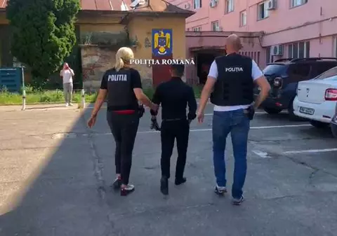 Percheziții în patru județe la presupuși contrabandiști de țigări. Opt persoane au fost reținute