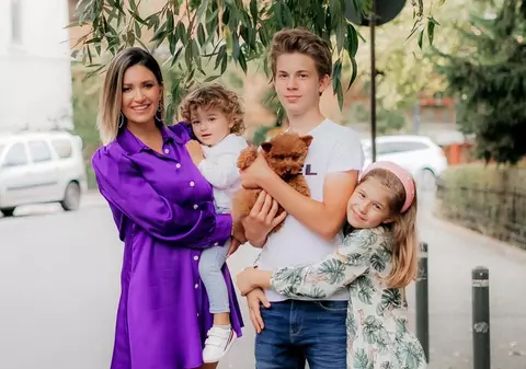 Ela Crăciun a devenit expert în parenting. Ce curs a absolvit prezentatoarea: „Am decis să îl urmez pentru a deveni o mamă mai bună”