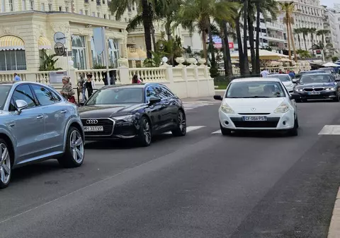 Franța reduce vârsta minimă pentru obținerea permisului auto. De când intră măsura în vigoare