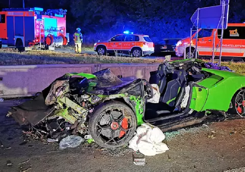 Toată lumea a scăpat cu viață din acest Lamborghini Huracan distrus complet pe o autostradă din Germania