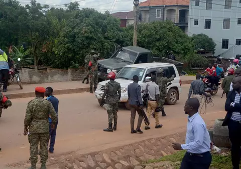 Cel puțin 41 de morți, într-un atac ISIS la o școală din Uganda. Mai multe eleve, răpite de militanți