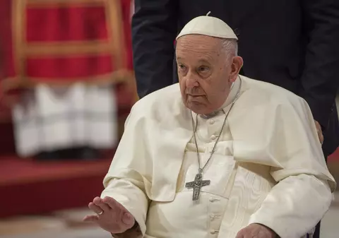 Papa Francisc a fost împărtășit și a avut un apel telefonic. Vaticanul oferă noi detalii despre recuperarea după operație