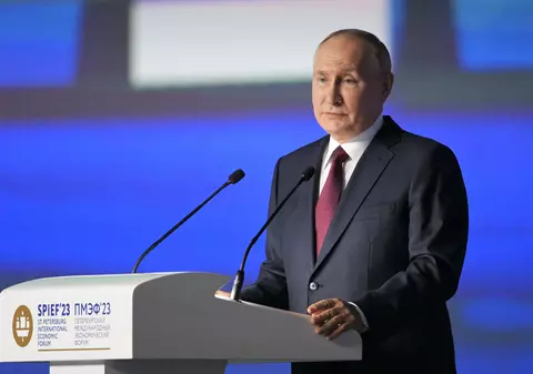 Vladimir Putin spune că armele nucleare trimise de Rusia în Belarus sunt un avertisment pentru Occident