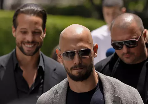 Frații Tate scapă de arestul la domiciliu, dar nu au voie să plece din România