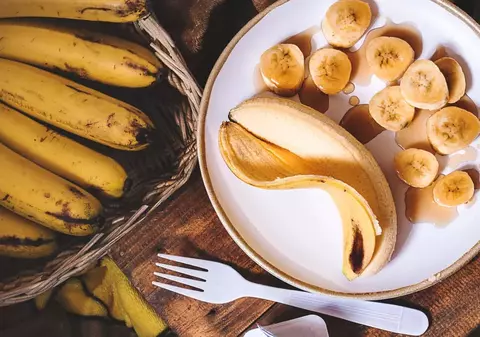 6 măști cosmetice cu banane ușor de preparat acasă