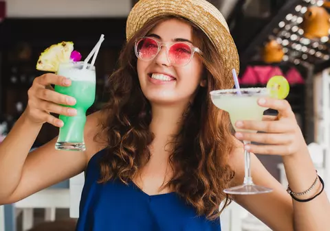 Rețete de cocktailuri de vară cu prosecco și fructe