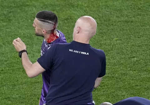 Ultrașii britanici i-au spart capul lui Cristiano Biraghi, de la Fiorentina, în timpul finalei Conference League de la Praga