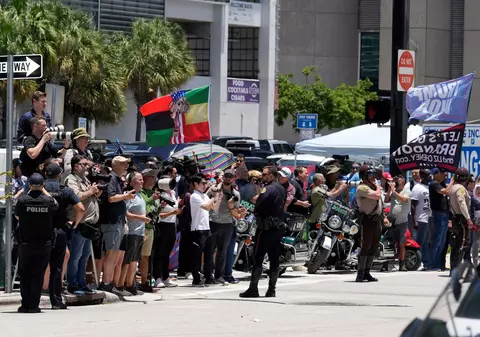 Donald Trump a ajuns la tribunalul din Miami pentru a fi pus sub acuzare în cazul Mar-a-Lago