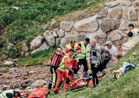 Ciclistul Gino Mader a murit, la 26 de ani, după ce a căzut într-o prăpastie, la 100 km/ h, pe o coborâre din Turul Elveției