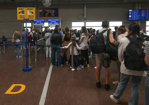 MAE, atenţionare de călătorie pentru Franța. Zboruri perturbate pe Aeroportul Paris - Beauvais din cauza unei greve