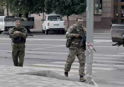 Mercenarii Wagner își împachetează lucrurile și pleacă din Rostov, orașul ocupat de dimineață. Șanturile săpate pentru încetinirea lor, acoperite la loc - VIDEO