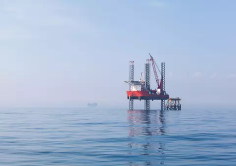 Greenpeace protestează față de exploatarea gazelor din Marea Neagră: „Decizia e catastrofală pentru mediu și litoralul românesc”