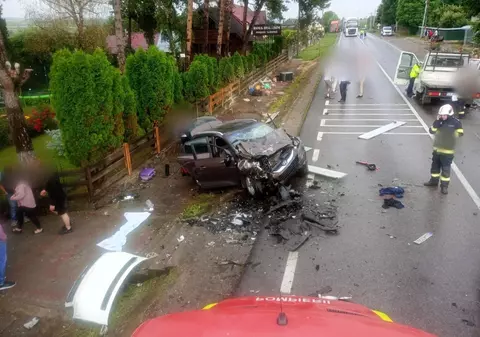 Accident cu 11 răniți, între care doi copii, în Suceava. O autoutilitară a intrat pe contrasens și a lovit două mașini