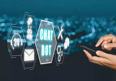 Acest șef de companie a dat afară 90% dintre angajați și i-a înlocuit cu un robot. Oamenii răspundeau în aproape două minute, robotul o face instant