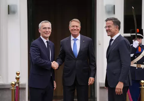 Klaus Iohannis anunță că România construiește alături de Olanda hubul de antrenament pentru piloţii de avioane F-16