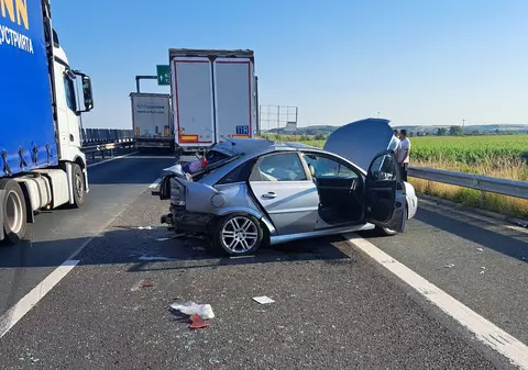 Accident cu două TIR-uri, o autoutilitară și o mașină la nodul rutier dintre autostrăzile A 6 şi A 1, în Timiș