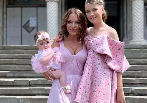 Cum arată Andreea Antonescu în costum de baie la 7 luni după ce a născut. Are 45 de kilograme: „După fiecare masă eu mănânc ciocolată”