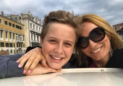 Aris Melkior a împlinit 20 de ani. Ce mesaj a primit de la Andreea Esca, mama lui: „Ce băiat mișto”. Și sora Alexia i-a făcut urări