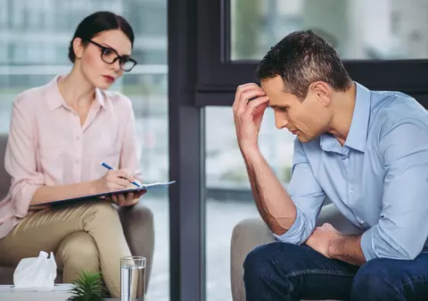 Diferența dintre psihoterapeut, psiholog și psihiatru