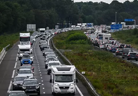 1.076 km de ambuteiaje în Franța, în weekendul de la mijlocul vacanței de vară. Întârzieri de 4 ore pe șoselele spre sud