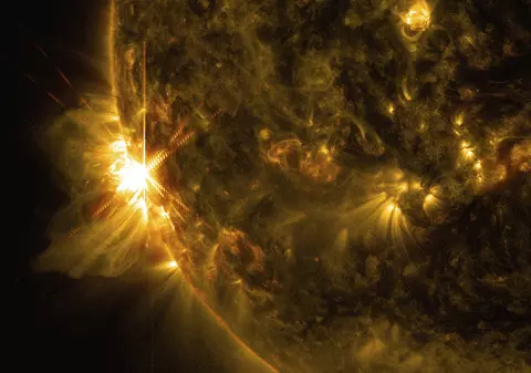 Oamenii de știință ruși avertizează că erupțiile solare puternice ar putea afecta, astăzi, sistemele de comunicații