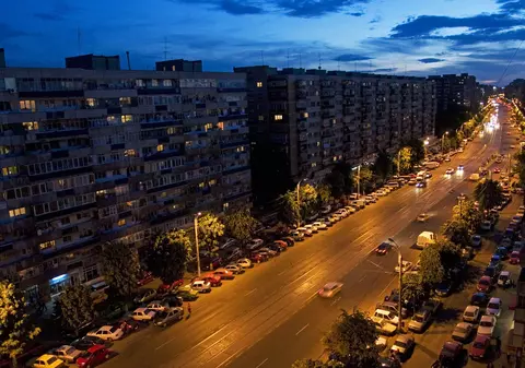 Aproape 700 de blocuri din București rămân fără apă caldă ca urmare a unor lucrări de reparații și înlocuire de conducte