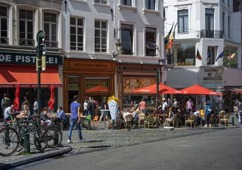 Un oraş belgian interzice consumul de alcool în locuri publice din cauza românilor. Ce spun autorităților