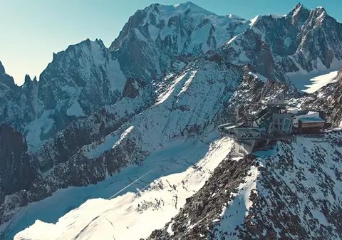 Rămășițele unui alpinist dispărut în urmă cu 37 de ani au fost găsite după topirea unui ghețar din Elveția