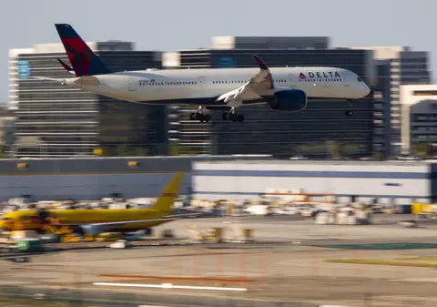 Zboruri anulate din cauza vântului puternic în Sydney. Mai multe persoane rănite din cauza turbulențelor