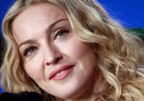 Madonna spune că se simte „norocoasă că este în viață”, după a fost internată la terapie intensivă