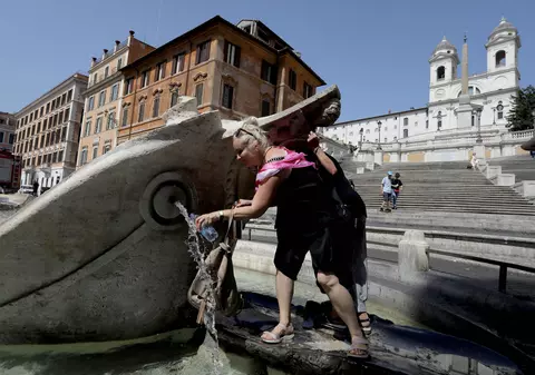 Aproape toate orașele mari din Italia, sub cod roșu din cauza caniculei. Temperaturile se apropie de 47 de grade