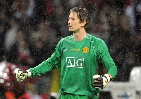 Fostul mare portar Edwin van der Sar a suferit o hemoragie cerebrală. În ce stare se află