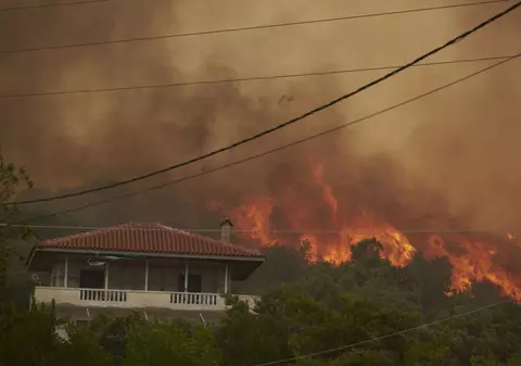 Un român a fost arestat în Grecia pentru provocarea unui incendiu de vegetație. El susține că voia, de fapt, să îl stingă