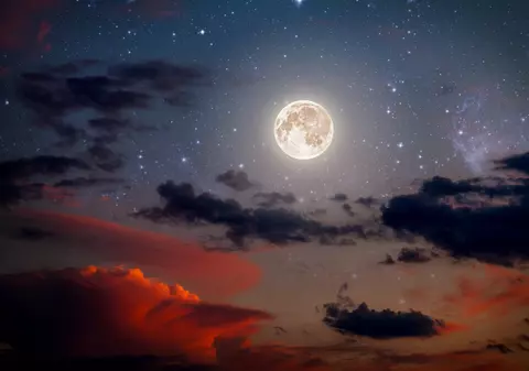 Luna plină din data de 1 august 2023. Zodia Vărsătorului aduce noutăți și surprize!